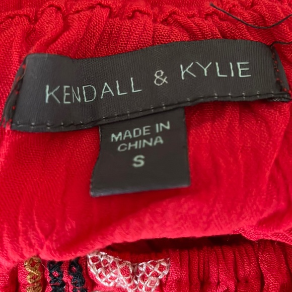 NWOT Kendall and Kylie red tribal top - Picture 4 of 4